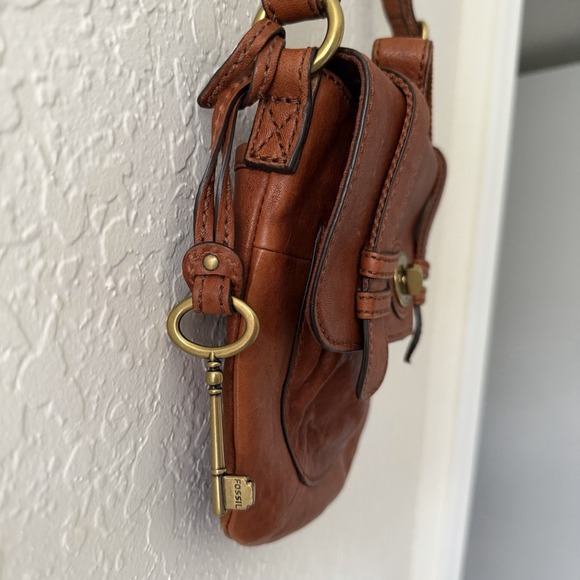 Fossil Leather Purse Crossbody Saddle Bag Brown Messenger Minimalist Key Charm - Picture 4 of 16